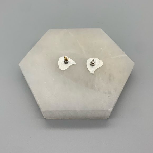 Vintage Ceramic Mauve and White Heart Earring. Good Condition. - Picture 3 of 3